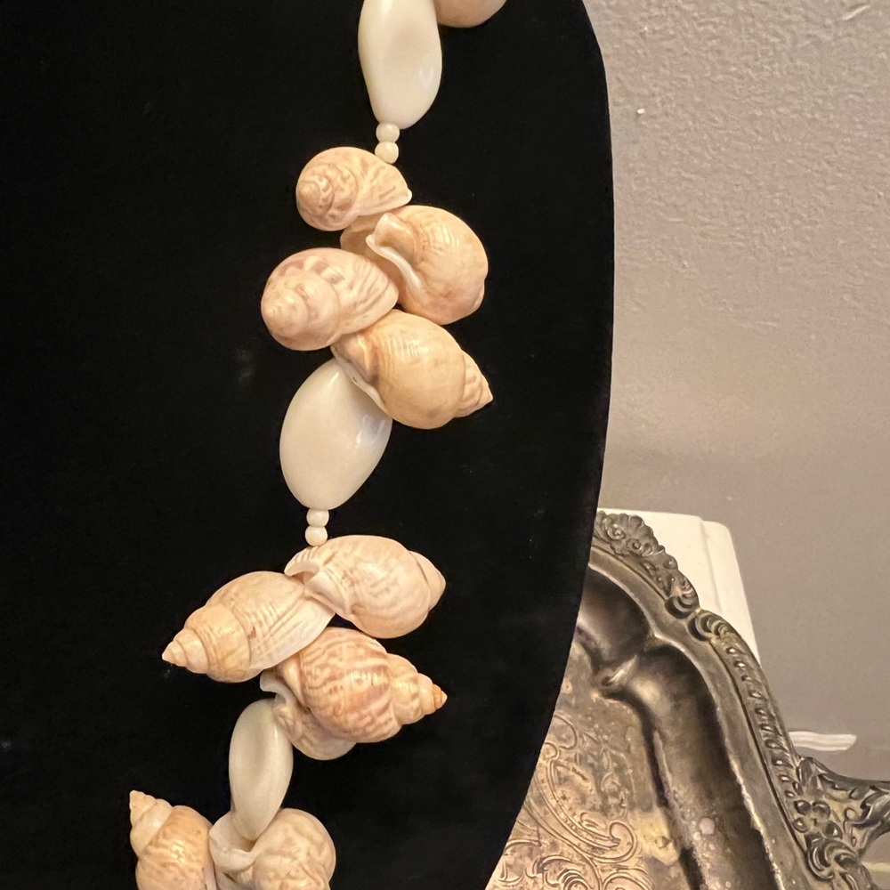 Miriam Haskell shell necklace - Picture 7 of 9